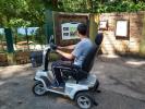 Pessoas com mobilidade reduzida contam com triciclos para visitação no Zoológico Municipal